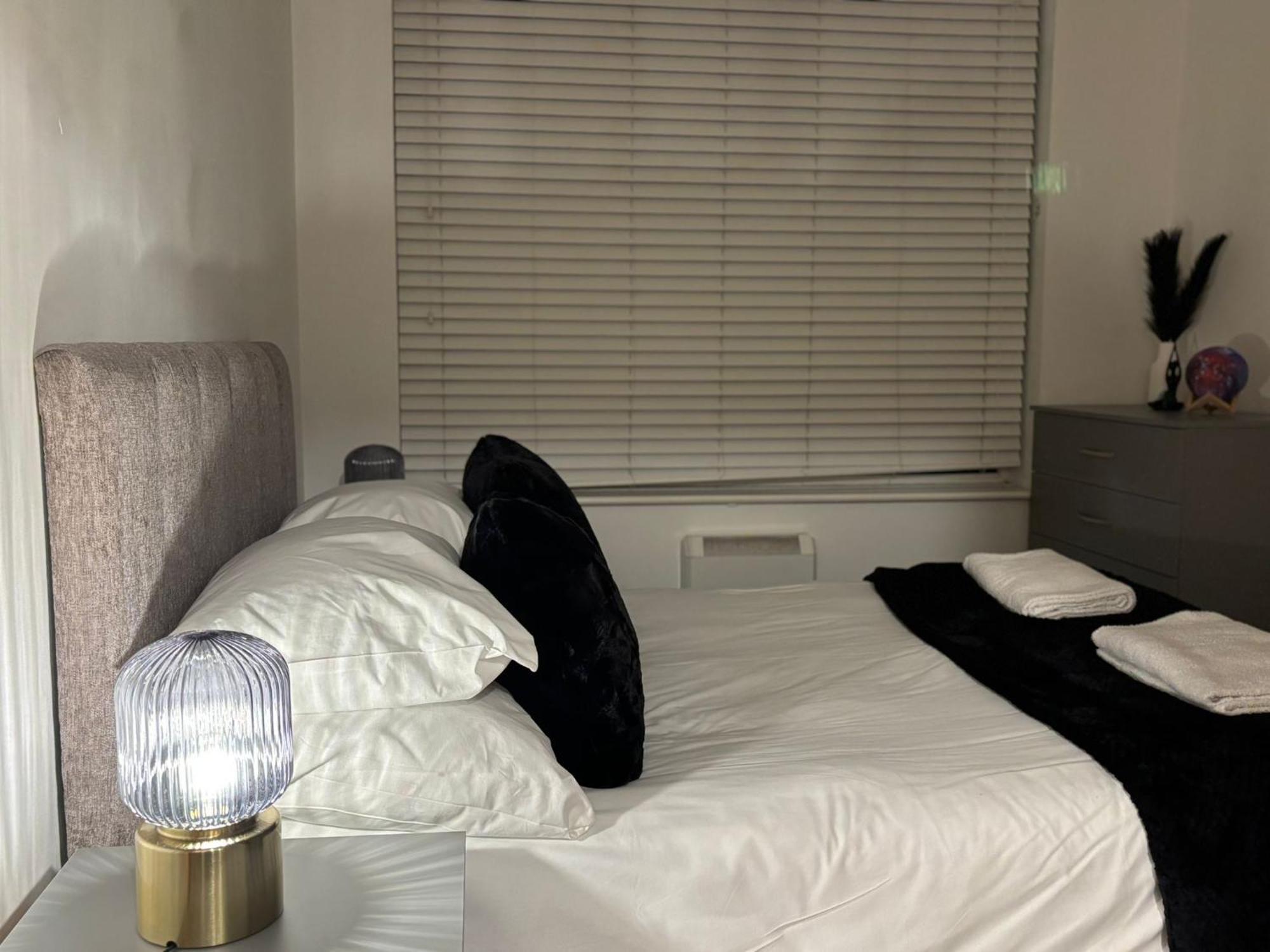 24-7 Secured City Centre Apartments With Free Underground Parking And Wifi Birmingam Exterior foto