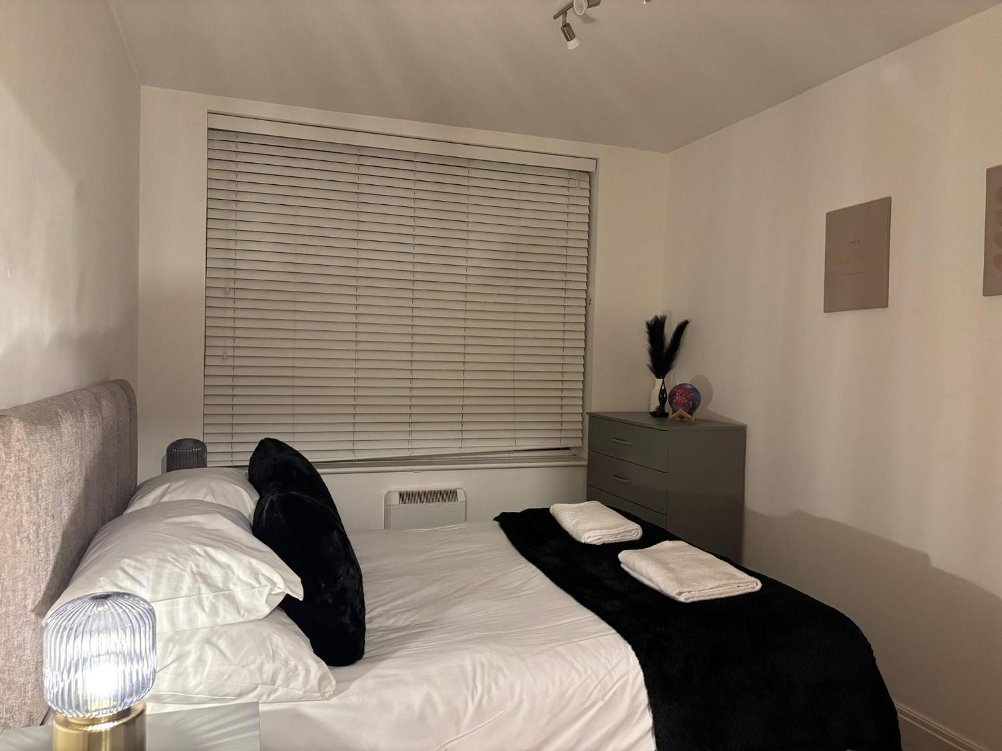 24-7 Secured City Centre Apartments With Free Underground Parking And Wifi Birmingam Exterior foto