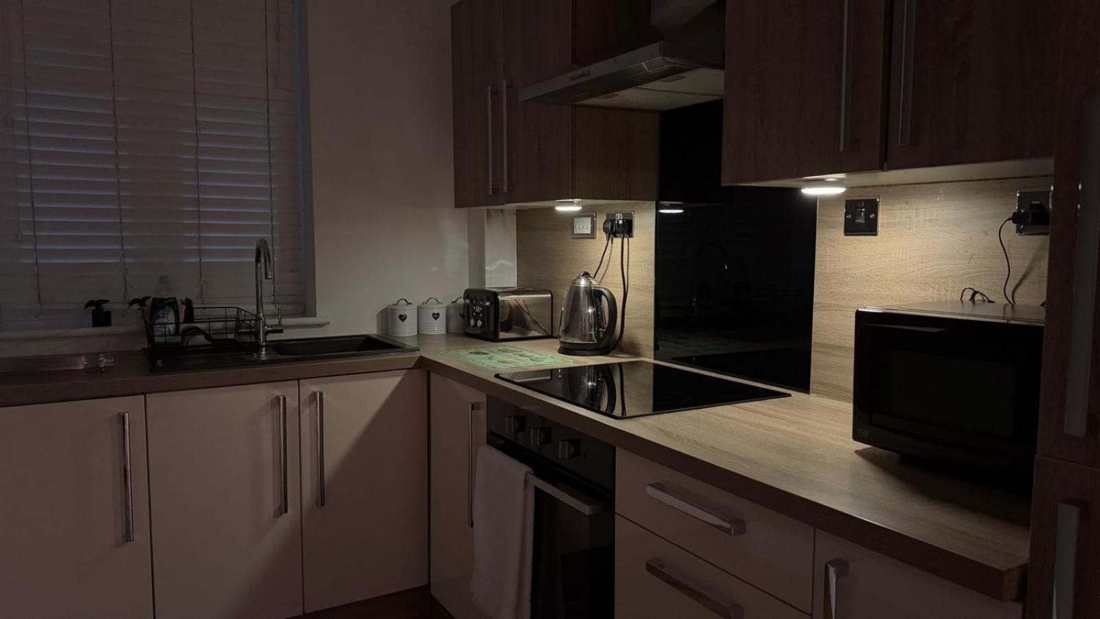 24-7 Secured City Centre Apartments With Free Underground Parking And Wifi Birmingam Exterior foto