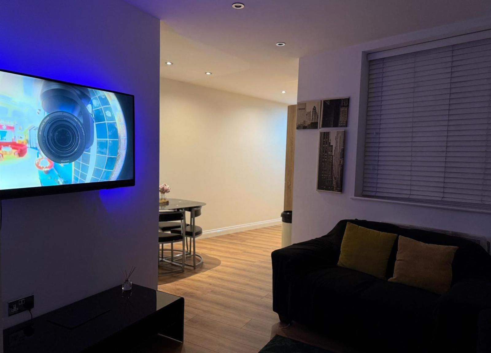 24-7 Secured City Centre Apartments With Free Underground Parking And Wifi Birmingam Exterior foto