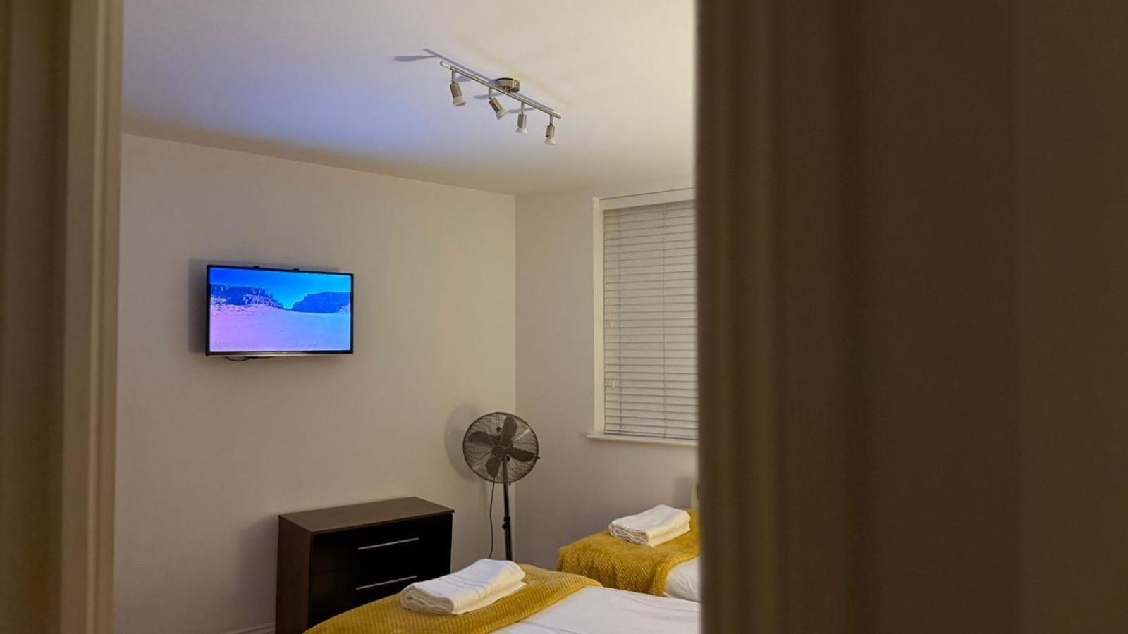 24-7 Secured City Centre Apartments With Free Underground Parking And Wifi Birmingam Exterior foto